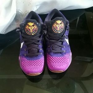 kobe purple basketball shoes